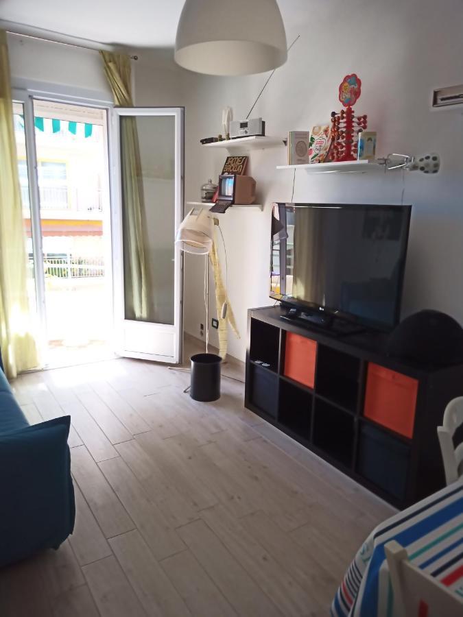 Grand F2 60Mq Centre Antibes, Proche Plages, Commerces, 2 Balcons, Parking, Train, Bus, Deco Vintage, Pet Friendly, Ideal Famille Ou 1-2 Couples المظهر الخارجي الصورة