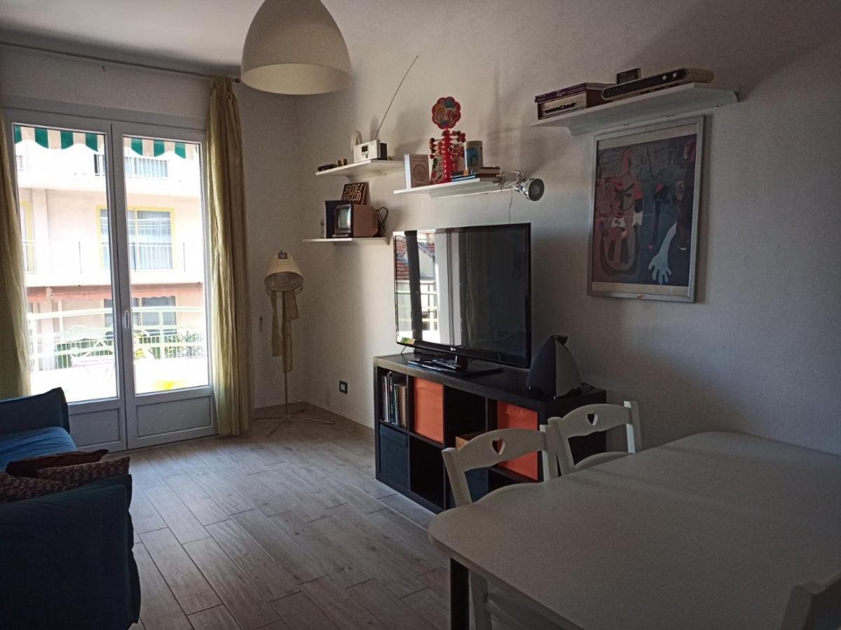Grand F2 60Mq Centre Antibes, Proche Plages, Commerces, 2 Balcons, Parking, Train, Bus, Deco Vintage, Pet Friendly, Ideal Famille Ou 1-2 Couples المظهر الخارجي الصورة