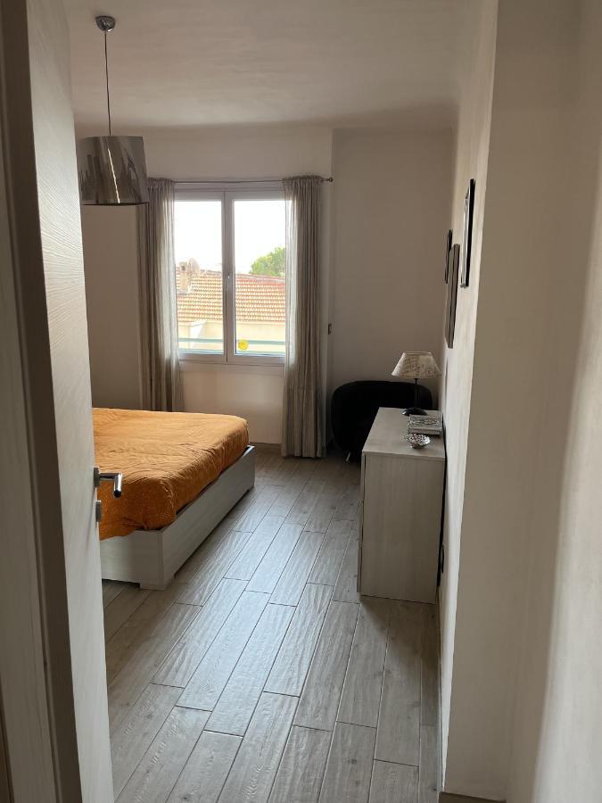 Grand F2 60Mq Centre Antibes, Proche Plages, Commerces, 2 Balcons, Parking, Train, Bus, Deco Vintage, Pet Friendly, Ideal Famille Ou 1-2 Couples المظهر الخارجي الصورة