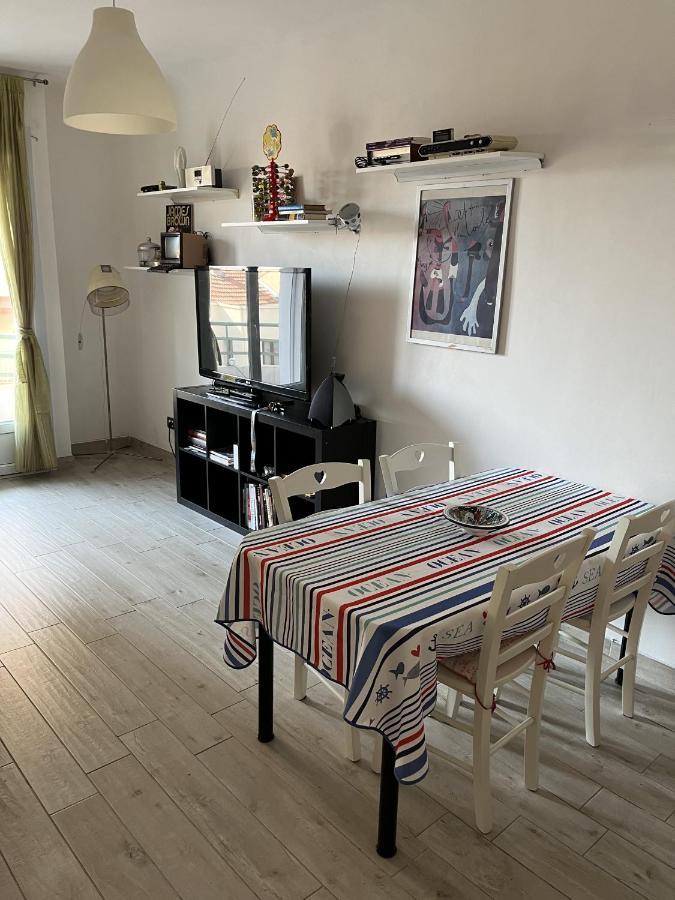 Grand F2 60Mq Centre Antibes, Proche Plages, Commerces, 2 Balcons, Parking, Train, Bus, Deco Vintage, Pet Friendly, Ideal Famille Ou 1-2 Couples المظهر الخارجي الصورة